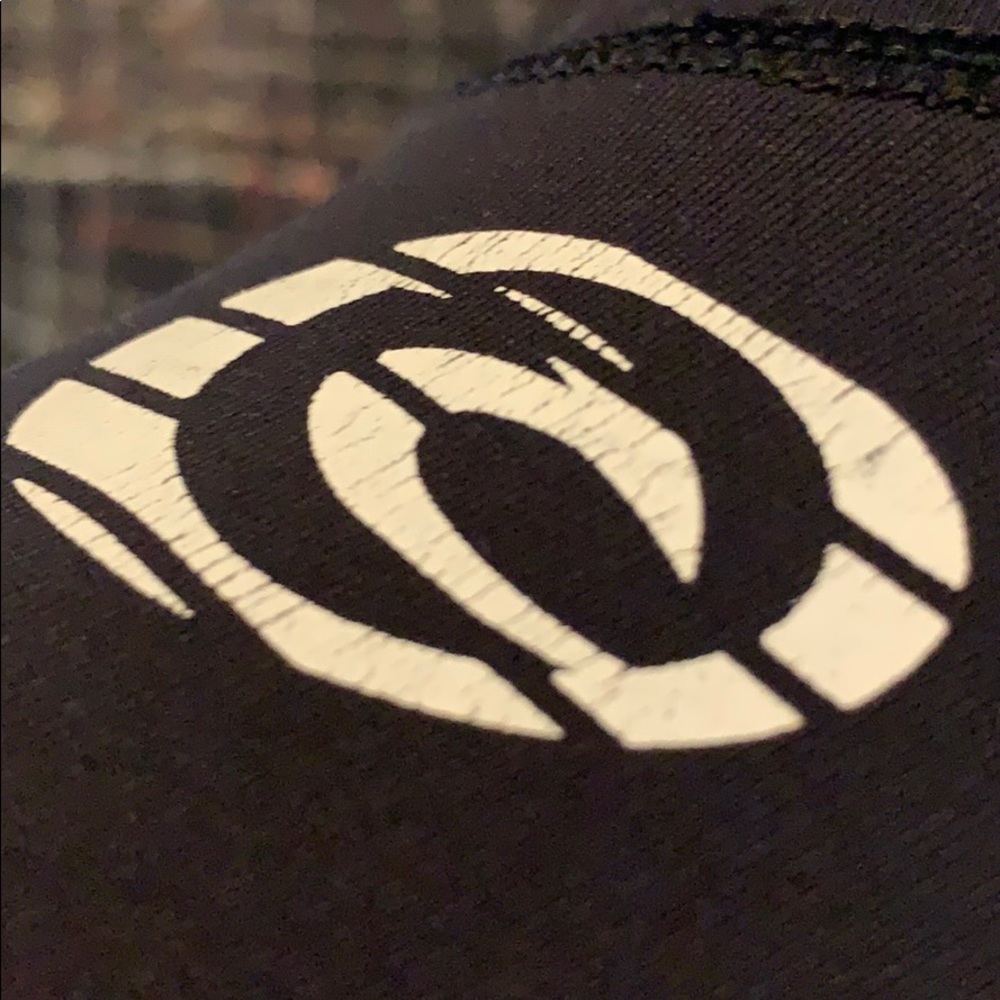 Rip Curl Rash Guard - image 5